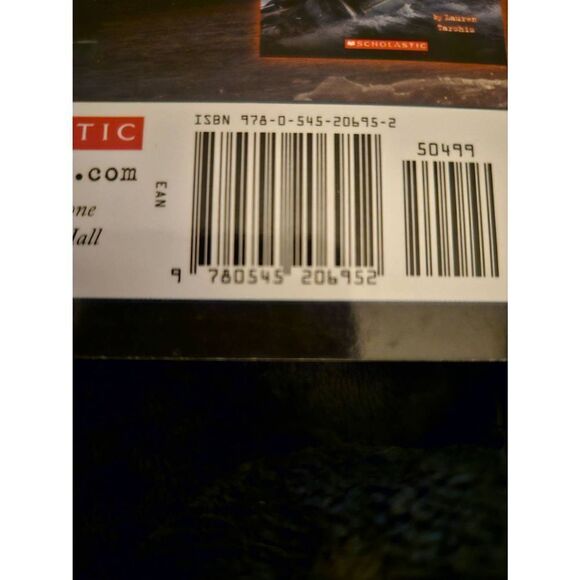 Book I survived the shark attacks of 1916 by Laura Tarshis scholastic isbn 978-0 - Picture 4 of 5